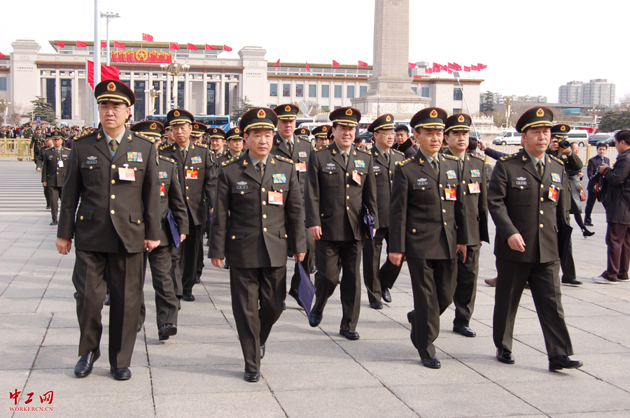 十二届全国人大三次会议召开第二次全体会 解