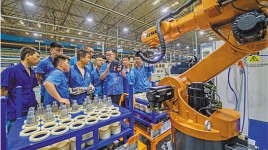 陕西：让产业工人“有技能”更“有面子” 