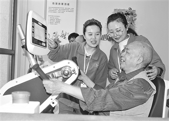 科技赋能智慧养老 中国社科院预测：2030年养老产业市场规模有望13万亿元