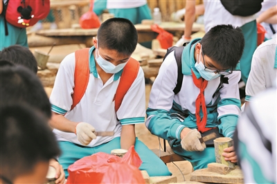广州：“双减”后本地游大增 学生将目光投向大自然和社会学堂