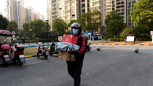 上海奉贤区总工会为新就业形态劳动者送上“温暖大礼包”