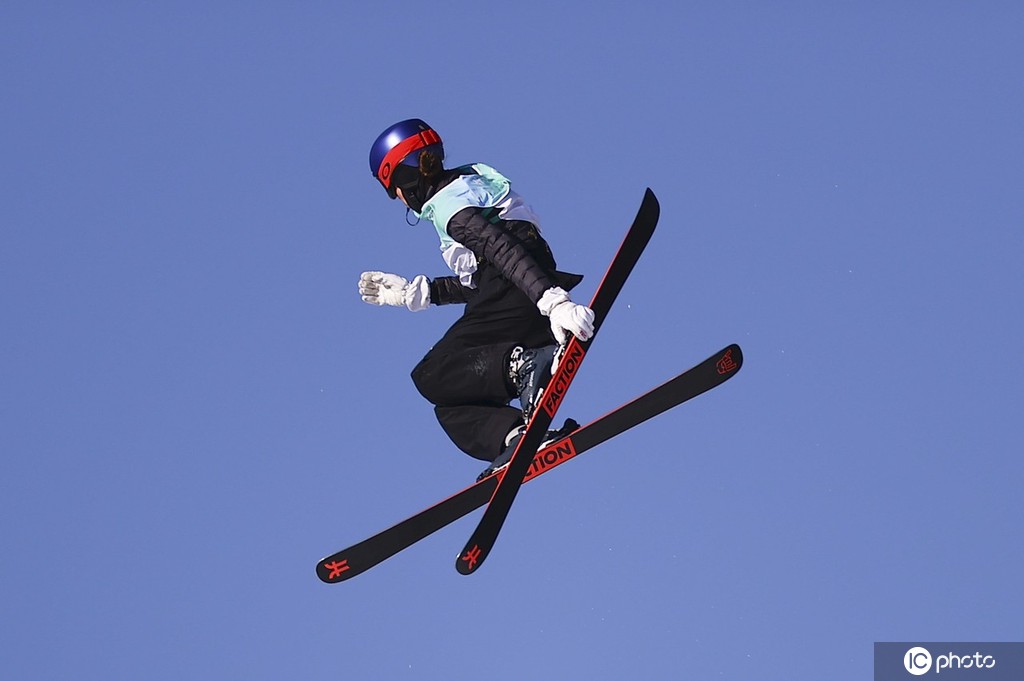 自由式滑雪女子大跳台前三 20220208103637864394721.jpg