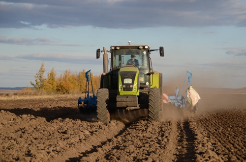 我国高寒地区开始春耕 抢抓农时