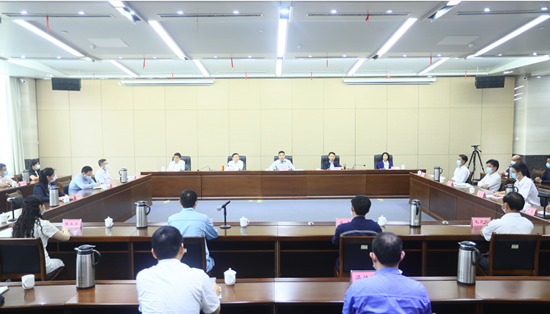 江西九江市举行“五一”劳模代表座谈会
