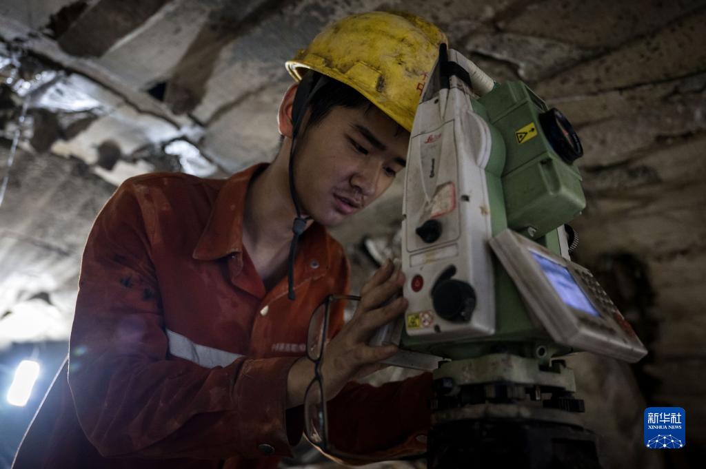 大瑞铁路高黎贡山隧道有序建设 工程进展即将过半 (3)