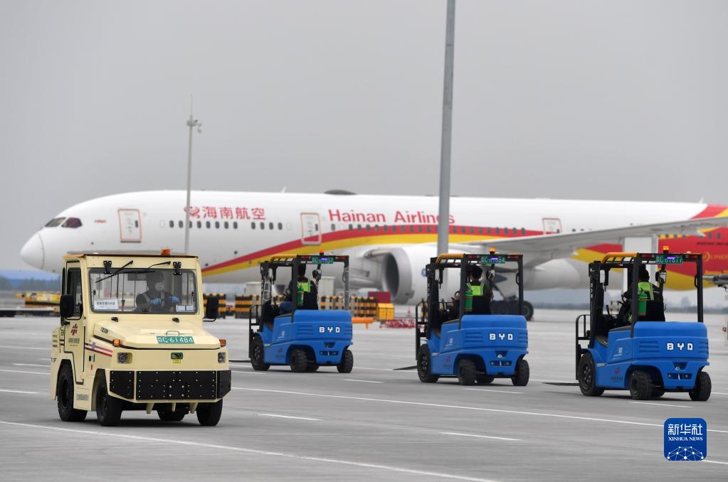 郑州机场北货运区开始试运营 (3)