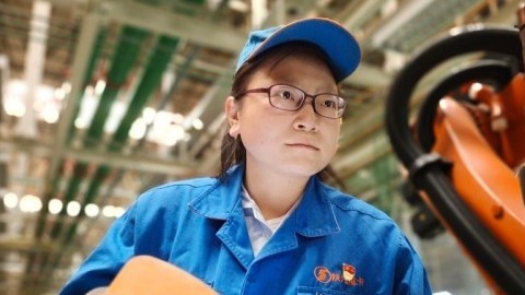 劳模风采·2022年全国五一劳动奖章 | 樊凡：专注智能制造的新时代女电工