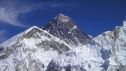 英国登山者创造外国人登顶珠峰纪录