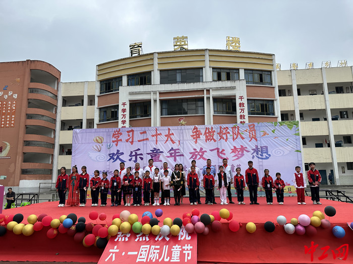 5月31日至6月1日，赫章县总工会开展“六一”儿童节慰问活动。 赫章县总工会供图