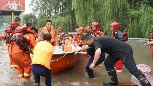 中国海员建设工会和全国总工会滴滴蹲点组看望慰问北京受灾网约车司机