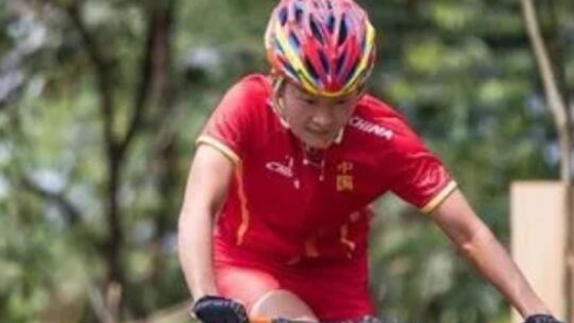 李洪凤夺得杭州亚运会山地自行车女子奥林匹克越野赛金牌
