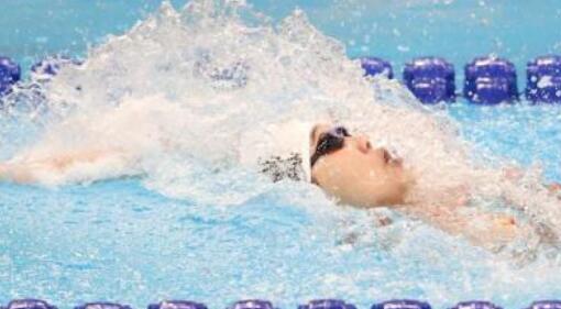 （杭州亚运会）女子100米仰泳：中国选手万乐天获得金牌