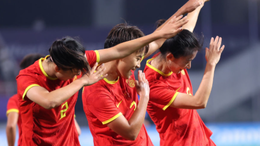 杭州亚运会丨中国女足0失球挺进四强 运动员舞动绿茵场贺进球