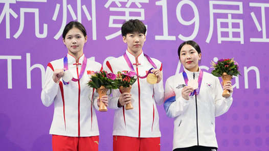 杭州亚运会丨跳水综合：中国队包揽男、女1米板冠亚军