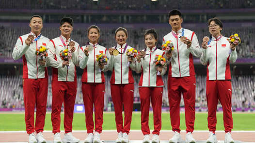 杭州亚运会｜荣光不晚！7名中国选手领取递补的奥运奖牌