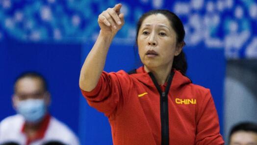 中国女篮主教练郑薇赛后揭秘：关键时刻我们从来不掉链子