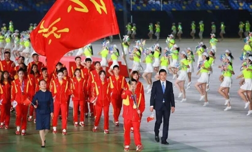中国体育代表团参观“体育力量 中国精神”展