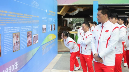 中国体育代表团在杭参观“体育力量 中国精神”中国体育文化展