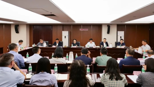 重庆市总工会召开专题会议传达学习贯彻中国工会十八大精神