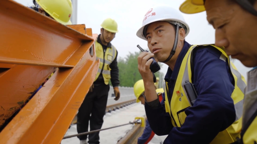  Example around | Create "China's speed" of high-speed rail laying with ingenuity