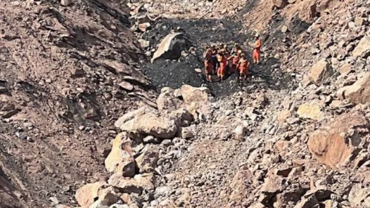 内蒙古林西县一矿业公司治理塌陷区时发生塌陷 4人下落不明