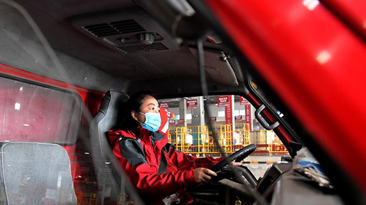  Haikou held a ceremony for truck drivers to join the club