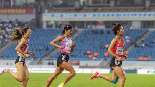 全国田径大奖赛第五站：许双双夺得女子5000米冠军