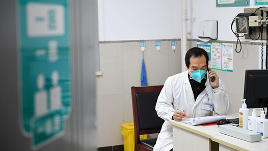  Henan: Daily medical treatment in the village
