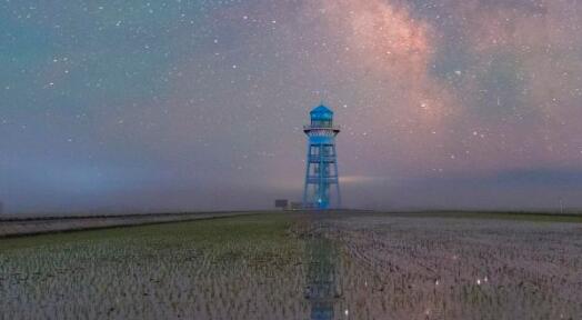  "Beidachang" in early summer stretches the picture of starlight in rice fields