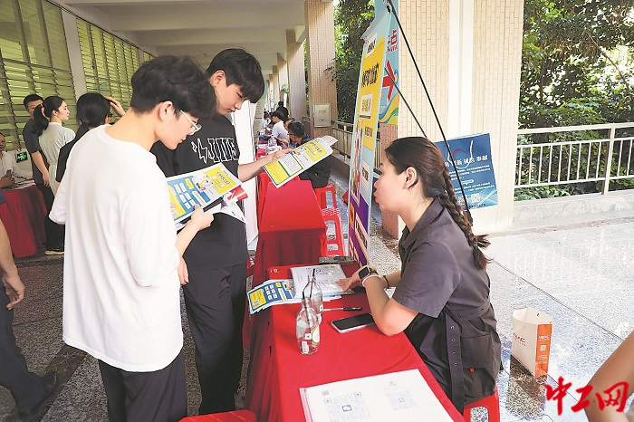 2581632_tpzz_1720624929285_b 2581632_tpzz_1720624929285_b