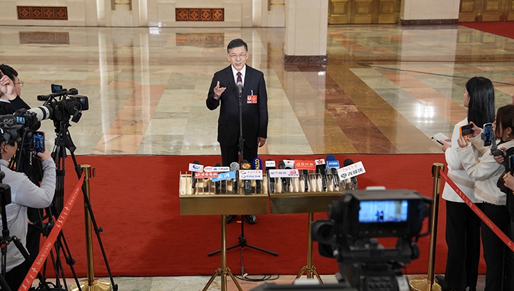 十四屆全國人大四次會議首場“部長通道”集中采訪活動舉行