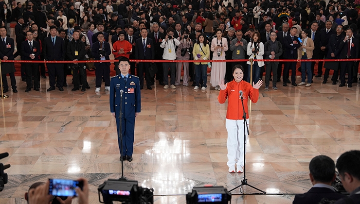 十四屆全國人大四次會議首場“代表通道”集中采訪活動舉行