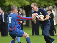 威廉王子大秀球技”