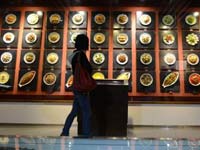 成都墙上“川菜”让游客垂涎”