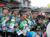 湖南凤凰古城内的苗族风情”