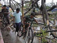 强旋风“费林”登陆印度50万人转移”