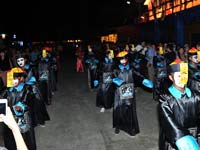 武汉“鬼怪”横行引游人围观”