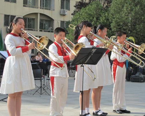 ���ݵ���̳У������֮�ϡ��𷫹������߽�����ר�����ֻᡱ