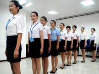 �Ϻ����ݡ��гˡ� ��90��˧����ŮӦƸ����𱬡�