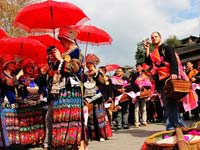 中外66对“新人”情定西江千户苗寨”