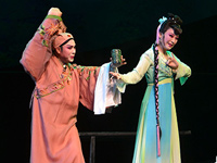 �������硶һ��Ե����������-ڹ�Ͱ����桰��Խ����