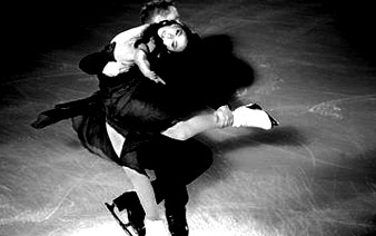 花样滑冰的黑白影调”