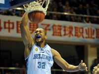 CBA联赛第七轮比赛:北京主场惊险胜东莞”