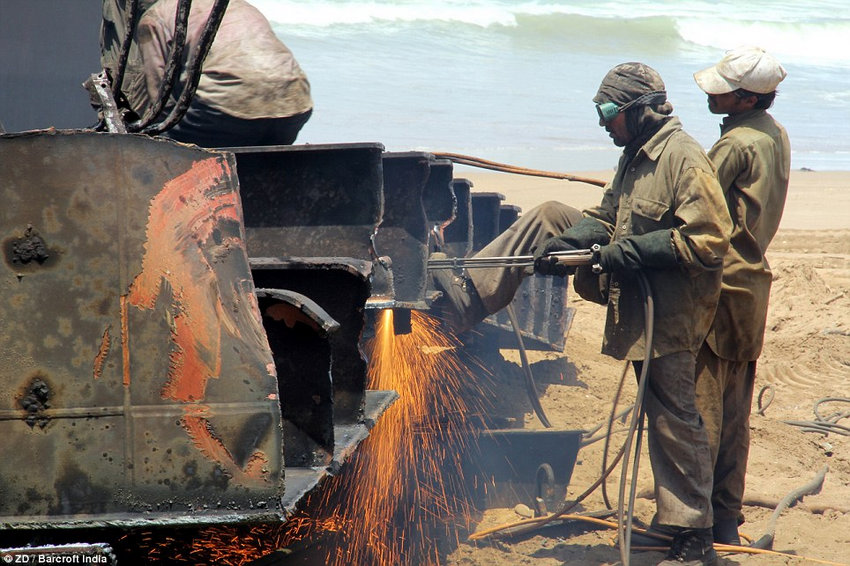 �������𴬳��͹����������