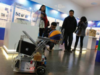 �Ϻ�����ѧ��չʾ����Ƽ����³ɹ���