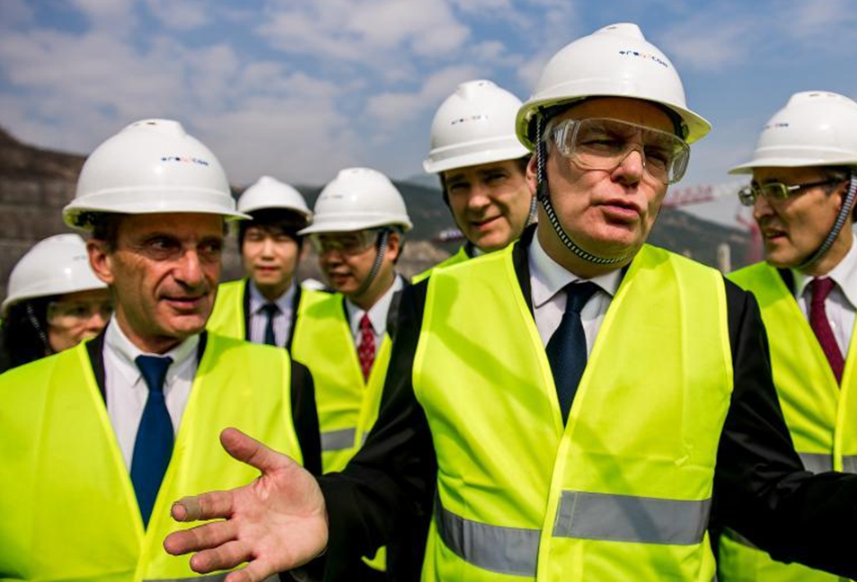 �������������ڹ㶫�ι����ڽ����е�̨ɽ�˵�վ��