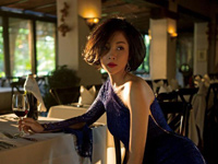 殷桃为《芭莎》拍摄大片”