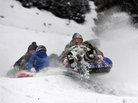 �½�������ѩ���ν����������ο͡�