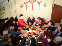 �Ϸ�־Ը��ӭС�꣺��ů�¹����� ��ϵ���ض�ͯ��