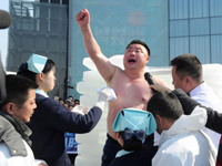 3位耐寒达人成功挑战“冰封活人48小时””